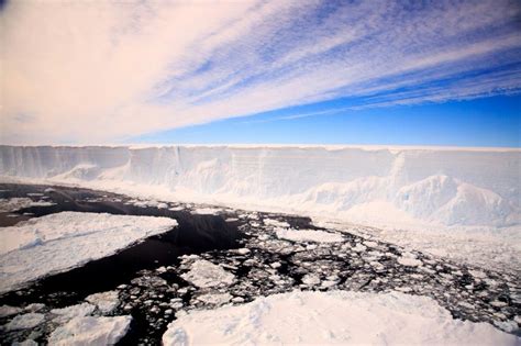 Iceberg Thats Bigger Than New York City Breaks Off Antarctica Ice Shelf