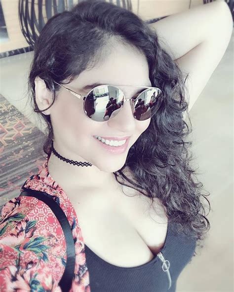 Actress Sherin Hot Stills Simply Beautiful Twitter Profile Picture