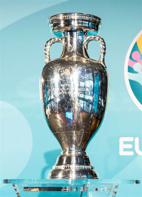 Uefa works to promote, protect and develop european football across its 55 member associations and organises some of the world's most famous football competitions, including the uefa champions league, uefa women's champions league, the uefa europa league, uefa euro and many more. EURO 2021 : calendrier, résultats, équipes qualifiées ...