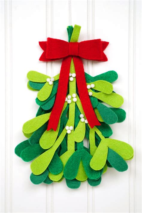 Diy Christmas Decorations Felt Mistletoe Happiness Is Homemade