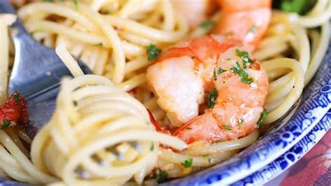 No reason to go to red lobster when you can make this shrimp scampi dish at home in under 20 minutes. Try This Red Lobster Shrimp Scampi Copycat Recipe - Simplemost