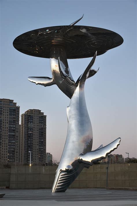 Sheraton Yantai Golden Beach Resort Whales Sculptures Artwork