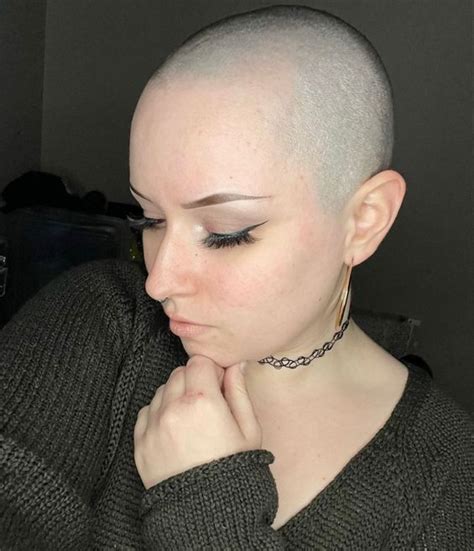 Pin By Poro On Hair And Beauty Shaved Head Women Buzz Cut Shaved Head