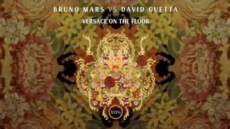 I unzip the back to watch it fall. Bruno Mars e David Guetta firmano Versace on the Floor ...