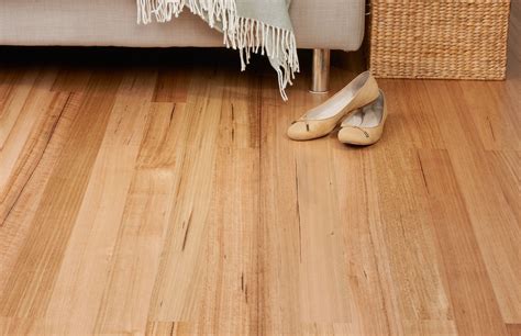 Pine Wood Laminate Flooring With Light Color Tone Luxury Flooring