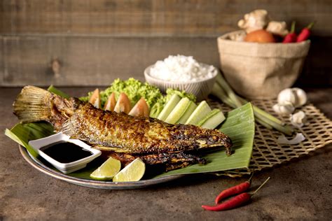 Untuk resep asli pakai kentang, karena saya ada telo (ubi rambat) jadi pakai itu deh. Ikan Bakar Bojo / 16 Kuliner Tradisional Khas Papua ...