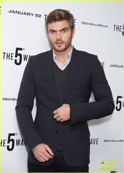Chloe Moretz And Alex Roe Bring The 5th Wave To London Photo 3557176
