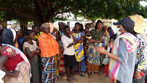 Focus Group Address To The Women Of The Community During The Field
