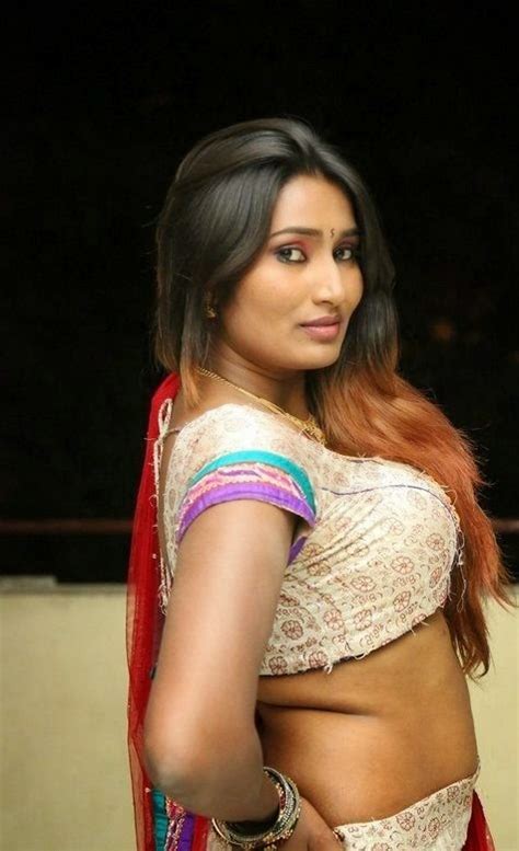 Swathi Naidu Sexy Navel And Cleavage Show In Saree Photoshoot Stills