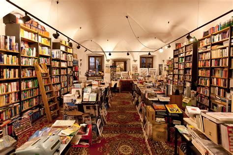 El Dento De Libreria La Libreria Tiene Muchos Libros Bookstore