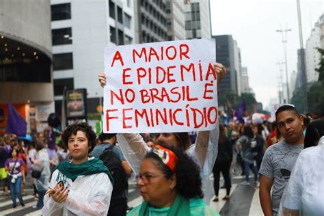 Casos de Feminicídio crescem no Brasil durante a pandemia professora e