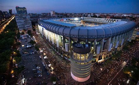 Auch historische spielstätten können ausgewählt werden. Santiago Bernabéu Football Stadium, Madrid