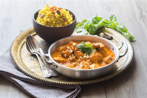 Aromatic golden chicken pieces in an incredible creamy curry sauce, this chicken tikka masala recipe is one of the best you will try! Poulet tikka massala - Recette indienne