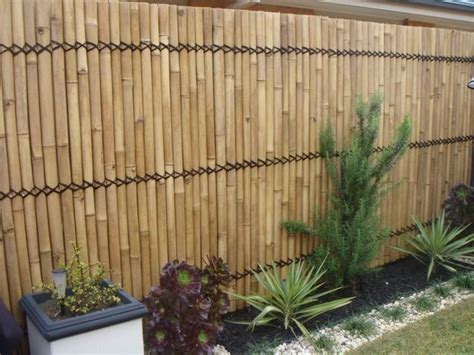 This home is perfect for a bamboo garden. Screen with decorative bamboo fence - 50 original ideas ...