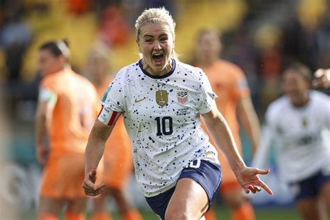 lindsey horan scores as uswnt ekes out 1 1 draw with netherlands at women s world cup