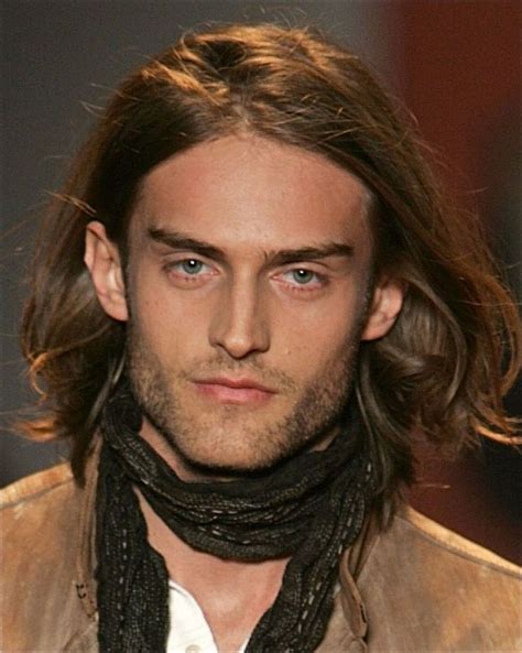 very long hairstyles for men long hairstyles for men with thick hair 817x1024 hipsterwall