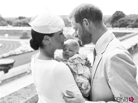 El Príncipe Harry Y Meghan Markle Con Su Hijo Archie Harrison El Día De