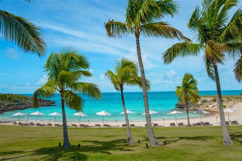 This may just be the ultimate beach wedding. 5 Gorgeous Bahamas Beach Wedding Setups | Chic Bahamas ...