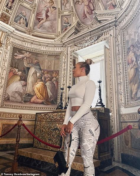 Tammy Hembrow Flaunts Her Curves And Abs At The Sistine Chapel Daily