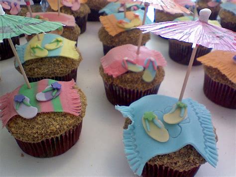 Your Summer Beach Vacation All On Top Of A Cupcake Bit Rebels
