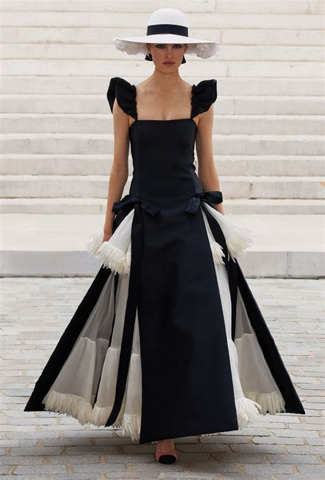 Chanel Haute Couture Fall Winter 2021 2022 Runway Magazine Official