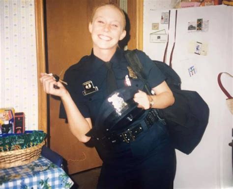 retired detroit police officers post goes viral wideblueline female cop police officer police