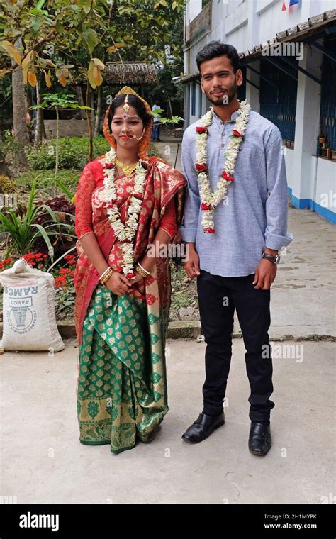 Newly Married Couple At Wedding In Kumrokhali West Bengal India Stock