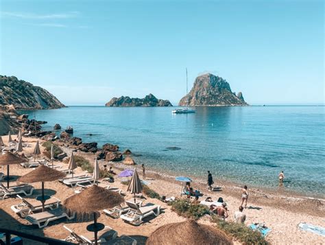 Cala D Hort Strand Met Het Mooiste Uitzicht Op Es Vedra Ibizamood