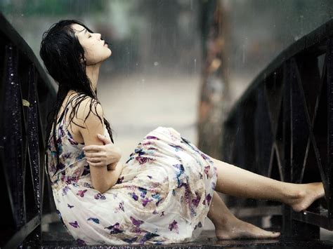 Sad Girl In Rain Wallpaper Desktop Hd Wallpaper