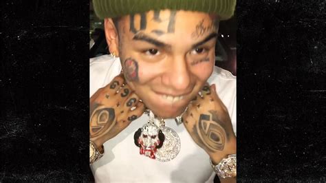 Tekashi69 Reunited With Stolen Jewelry Pieces In New Video