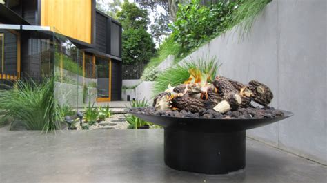 This easy to use gas burning insert with river rocks provides maximum comfort and reliability. Rhode Island Gas Pit Fires | Living Flame