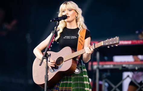 Maisie Peters Live At Glastonbury The Good Witch Casts A Spell Over