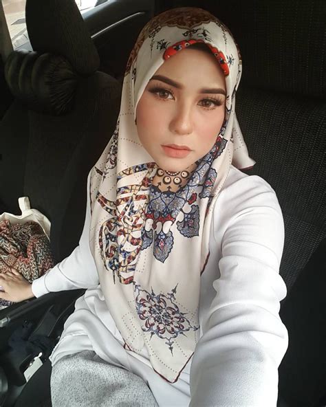 Pin By Kampret Hunter On Quick Saves In 2023 Hijab Fashionista Beautiful Hijab Hijab Collection