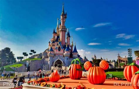 Disneyland Paris Christmas Season 2020 Literacy Basics