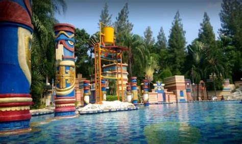 Hotel merupakan jenis akomodasi yang mempergunakan sebagian atau seluruh bangunan untuk jasa penginapan, makan, dan minum yang dikelola secara komersial.1 untuk meningkatkan jumlah tamunya, sedikit hotel yang menawarkan fasilitas kolam renang private. 13+ Kolam Renang Di Bogor HTM Murah Terbaru 2021