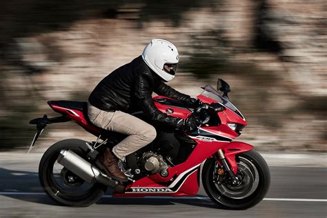 Is not responsible for the content presented by any independent website, including advertising claims, special offers, illustrations. 2019 Honda CBR1000RR will run a V4 engine? - BikesRepublic