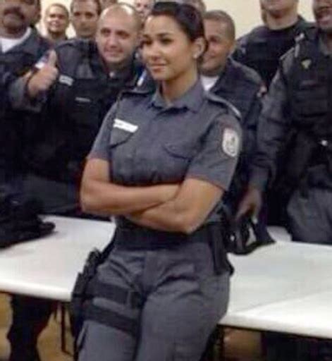Gang Leaks Naked Pics Of Brazilian Cop After She Arrests Their Leader Page 3 Of 6