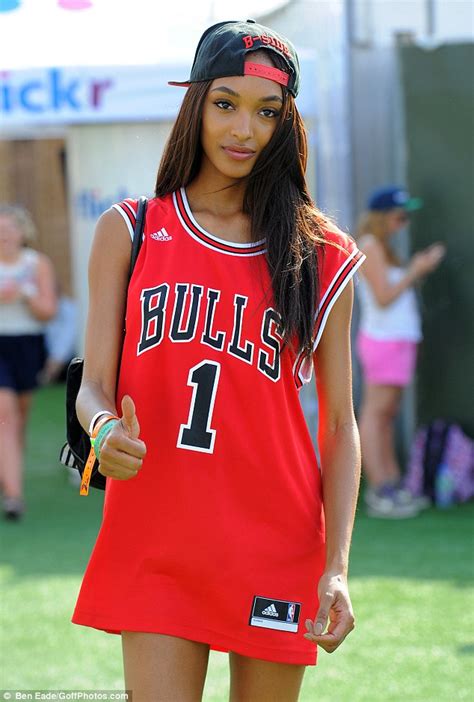 Dolcemodz star videofind the file you need and download it for free. Jourdan Dunn narrowly avoids a nip-slip as she flashes a ...