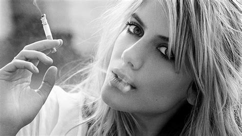 Smoking Girl фото в формате Jpeg фотки для всех в интернете