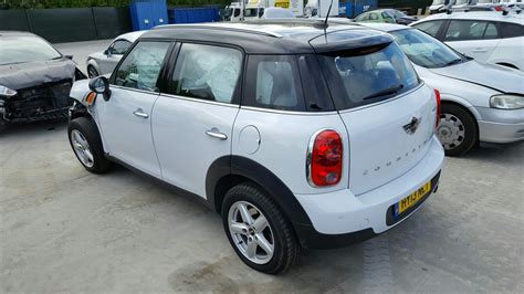 Hello to motorcartube and a new car comparison. Mini (bmw) Countryman 2013 5 Door Hatchback