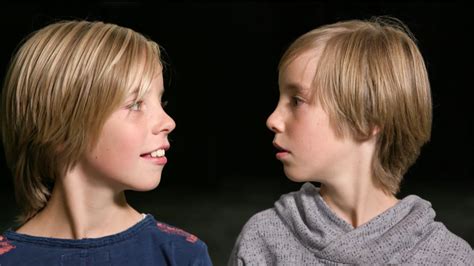 Schooltv Tweelingen Kunnen Elkaars Gedachten Lezen Is Het Snugger Of Kletspraat