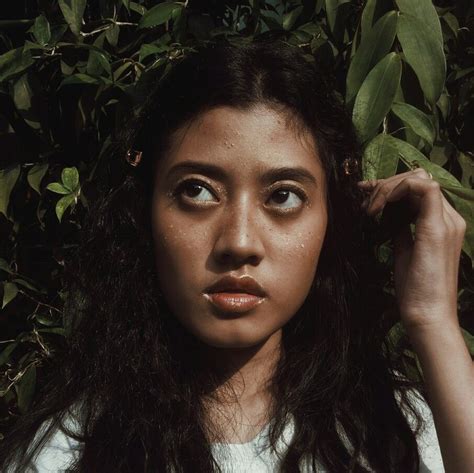 Indonesian Woman Tabbekti Indonesian Women Art Reference Poses Male Face