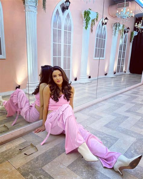 Jasmin Bhasin Looks Uber Chic In Pink Co Ord Set Check Out The Diva S Stunning Pictures News18