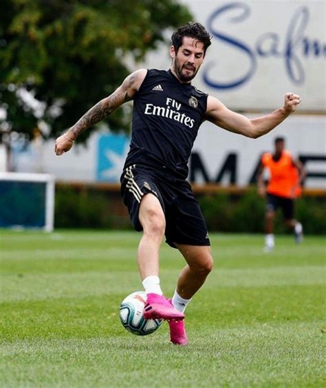 Billboards, wall graphics, banners, stadium signs, business signs, yard signs, large print graphics, and more printed with premium quality in hannibal, missouri ISCO | Pre-season training session 2019-2020 #halamadrid ...