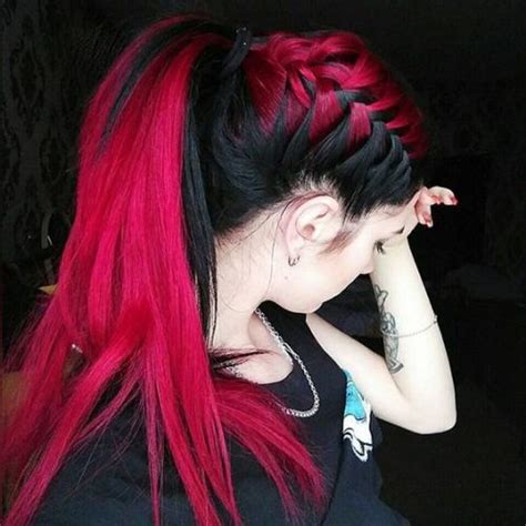 Another example of how the combination of a flattering hair color and proper short haircut, can literally work wonders for a round face. ponytail on Tumblr