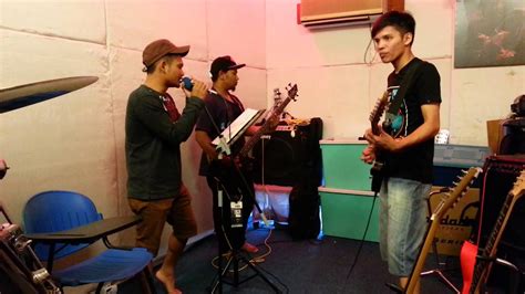 There is no strumming pattern for this song yet. Rihsia : Singkong dan keju - YouTube
