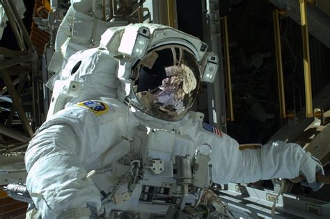 Nasa Astronauts Gearing Up For Christmas Eve Spacewalk Space