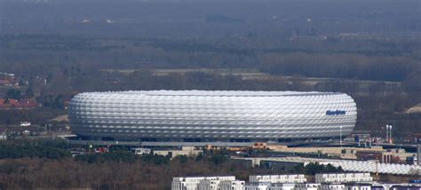 Der vfl wolfsburg hat gestern abend den klassenerhalt in der fußball bundesliga perfekt gemacht. Fussball Arena München : 4 Rang In Der Allianz Arena ...