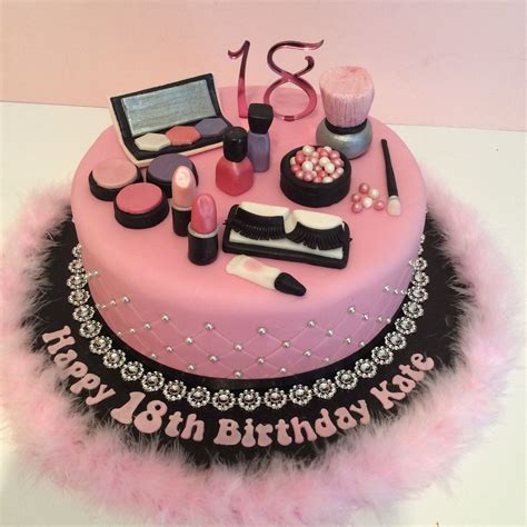 Makeup cosmetics box cake | pastel caja de maquillaje. Pink 18th make-up theme birthday cake | Gateau avec photo ...
