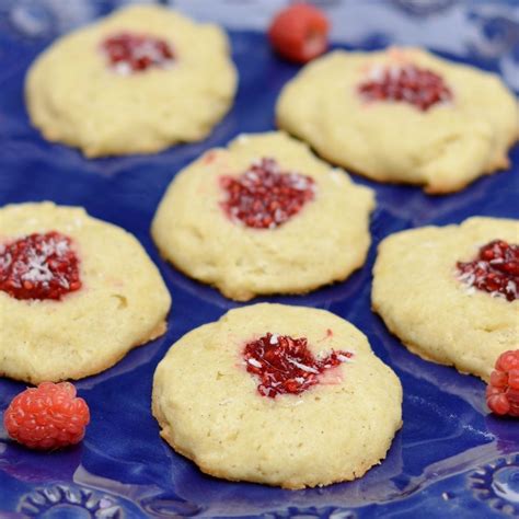 Raspberry Vanilla Cookies Delicious Holiday Desserts Desserts